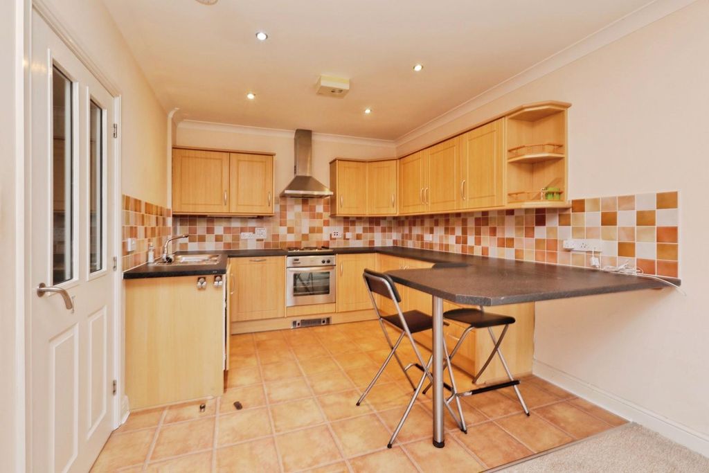 Property photo 2 of 20 Dining Kitchen