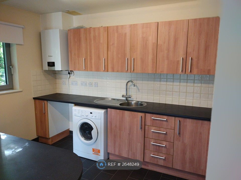 Property photo 3 of 11 Kitchen