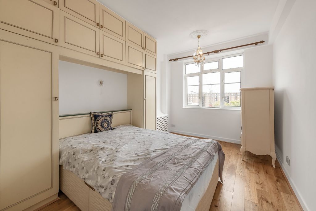 Property photo 3 of 6 Bedroom