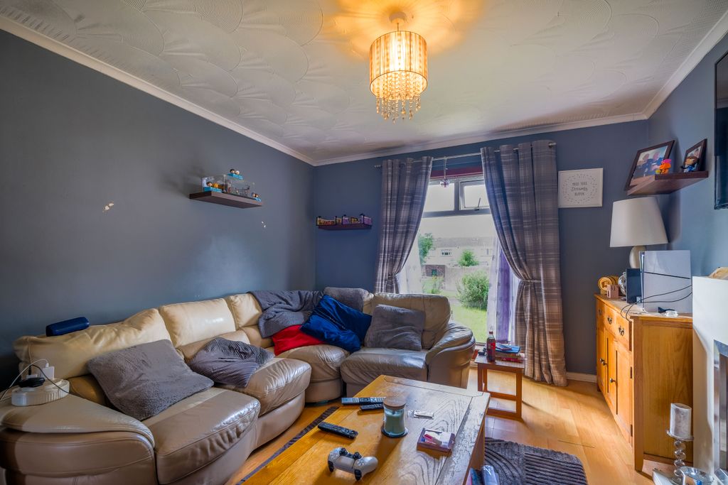 Property photo 2 of 18