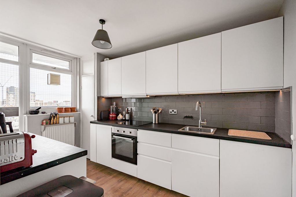 Property photo 2 of 25 Kitchen