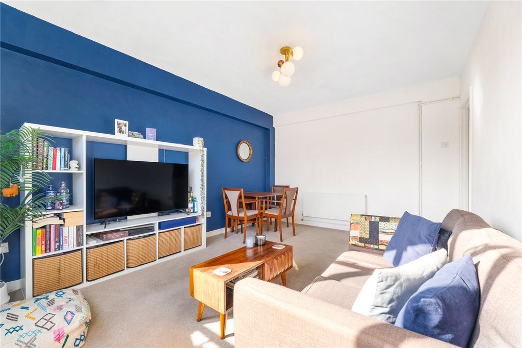 Property photo 3 of 15 Reception