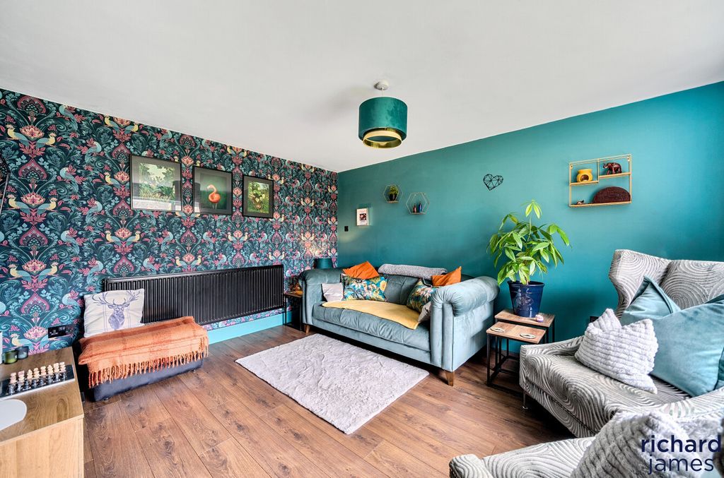 Property photo 3 of 12 5E7Aa1A7Eddd4733877251F074Eab932