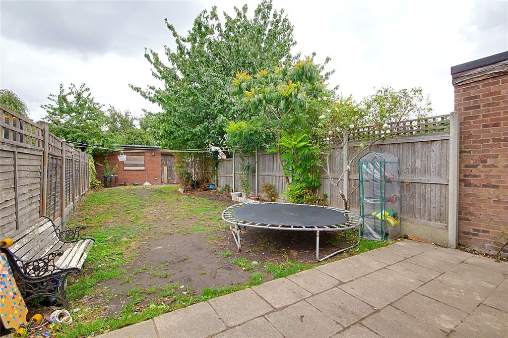 Property photo 2 of 17 Picture No. 22