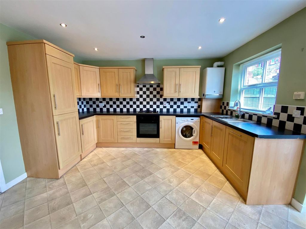 Property photo 3 of 12 Kitchen Diner
