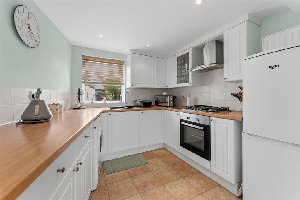 Property photo 3 of 38 Kitchen/Breakfast Room