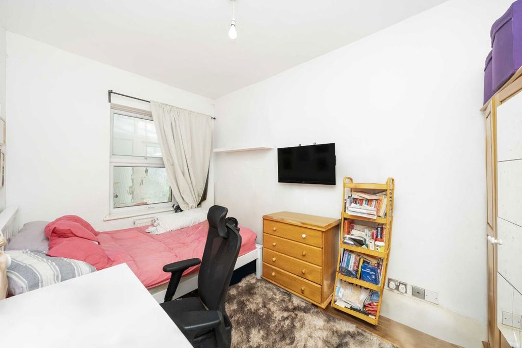 Property photo 3 of 6