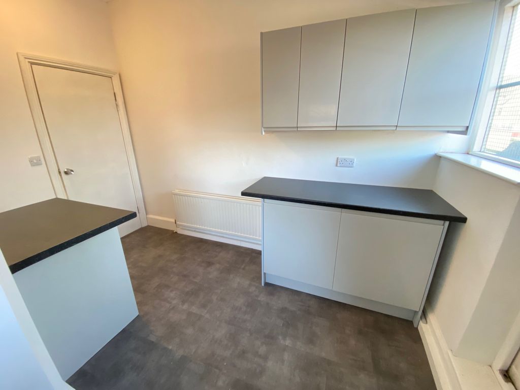Property photo 3 of 11 Kitchen