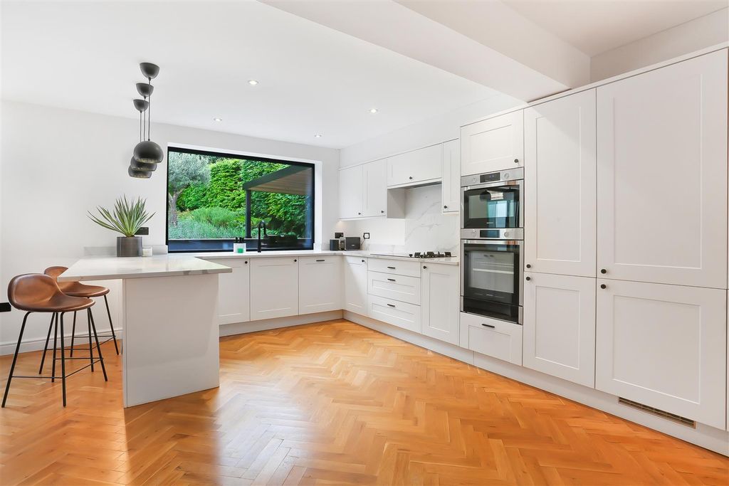 Property photo 2 of 45 1249733894 - 43 Green Curve, Sm7 - 63.Jpg