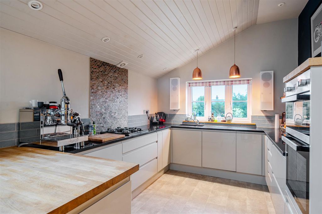 Property photo 2 of 22 Kitchen