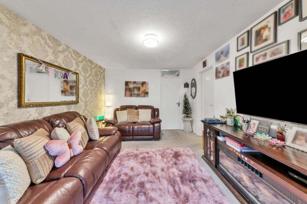 Property photo 2 of 26