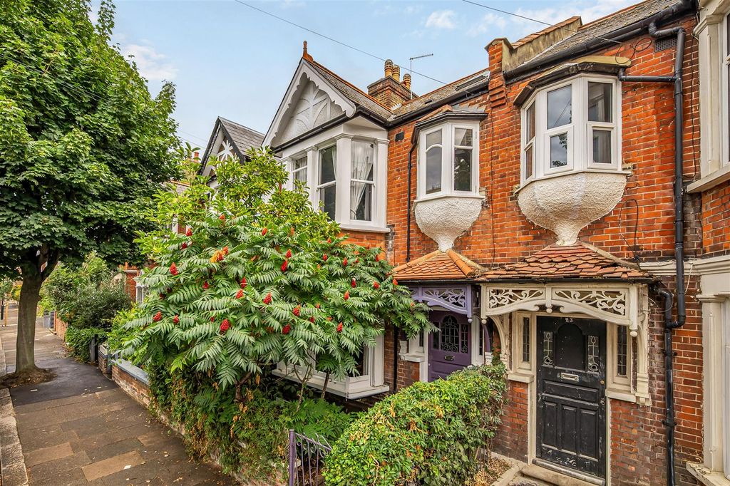 Property photo 1 of 16 21 Derwentwater Road-1.Jpg