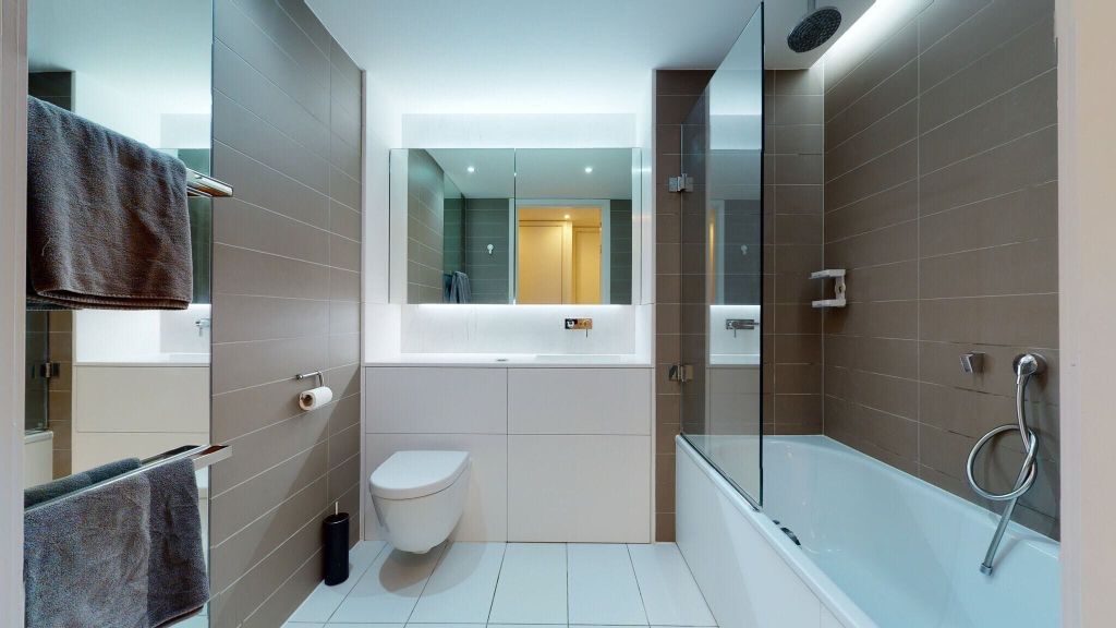 Property photo 3 of 20 Bathroom