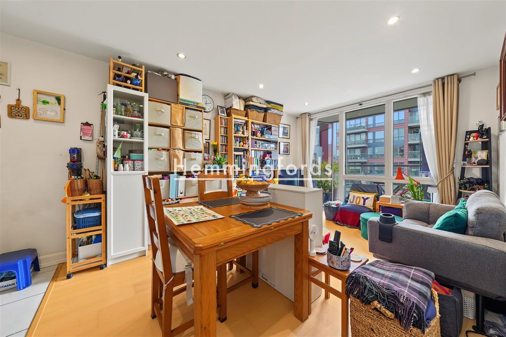 Property photo 1 of 15 Canal Wharf E8-2.Jpg
