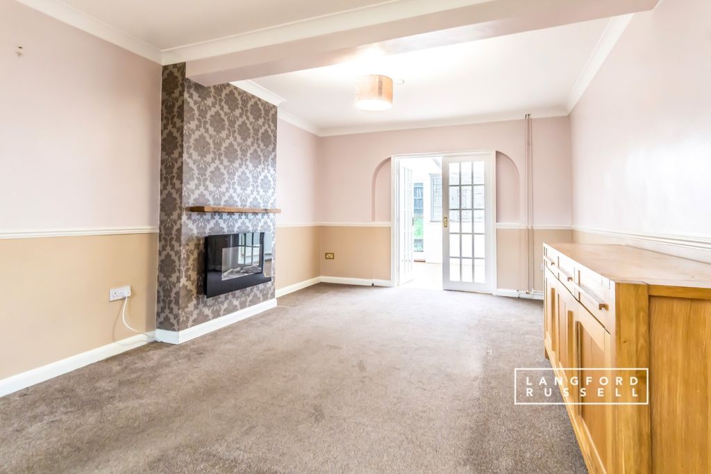 Property photo 3 of 10 Reception