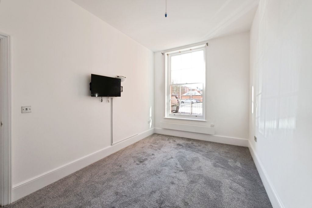 Property photo 3 of 10 Pbox-Img.Jpg