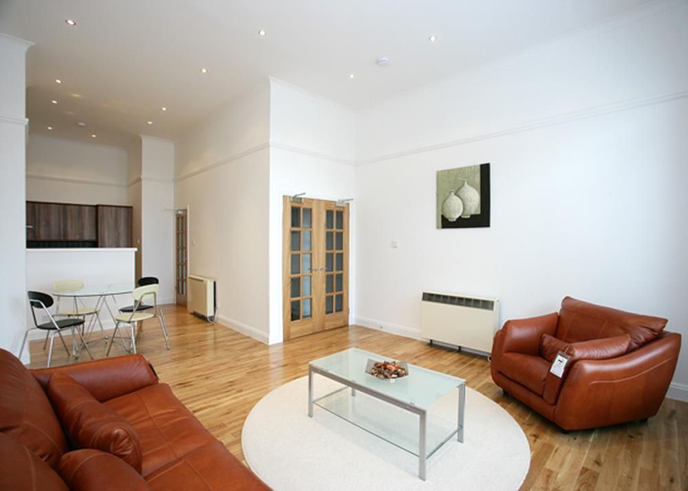 Property photo 2 of 6 1 Bastille−3