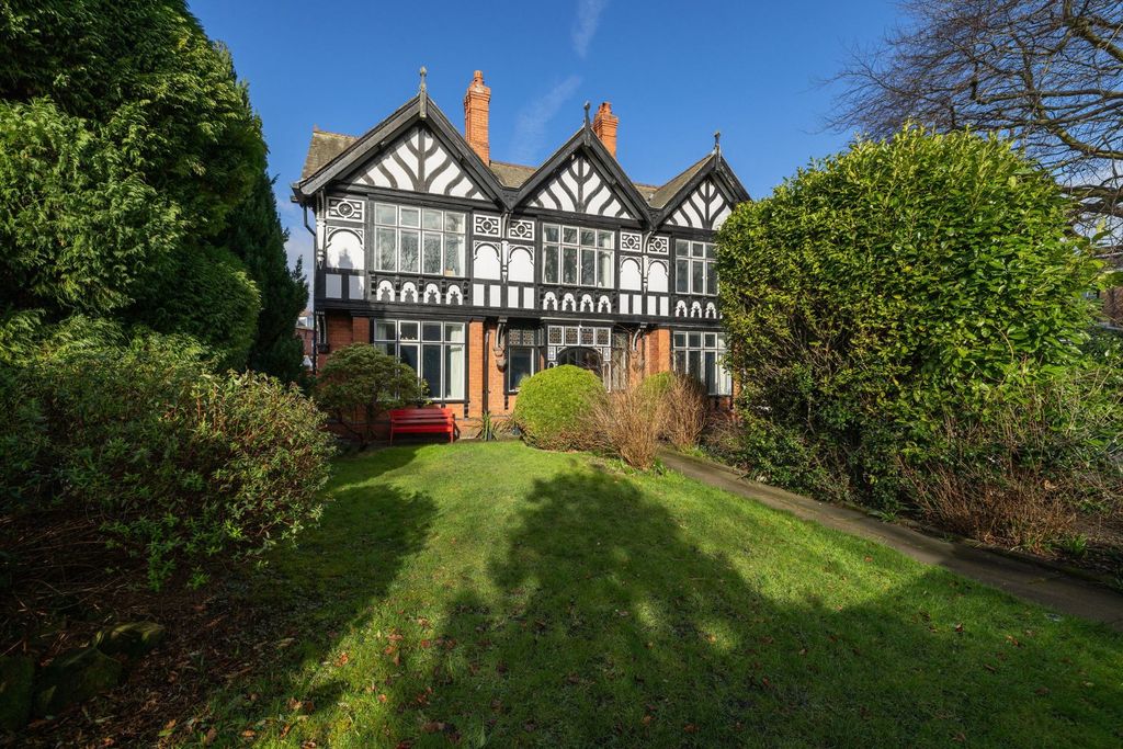 Property photo 1 of 25 Spring Lodge