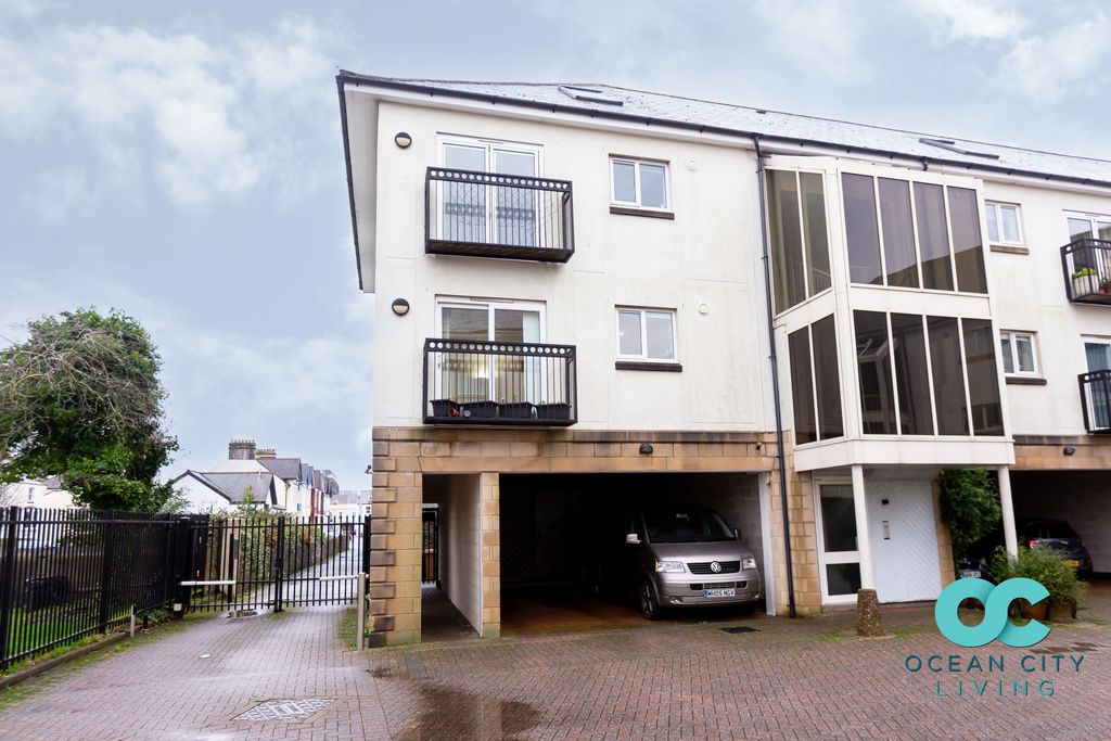 Property photo 1 of 12 Front Aspect