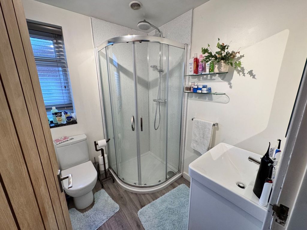 Property photo 2 of 27