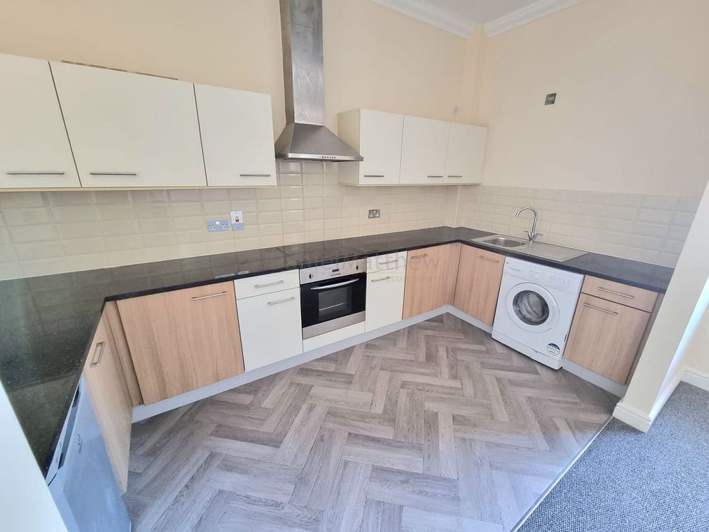 Property photo 3 of 10 Kitchen