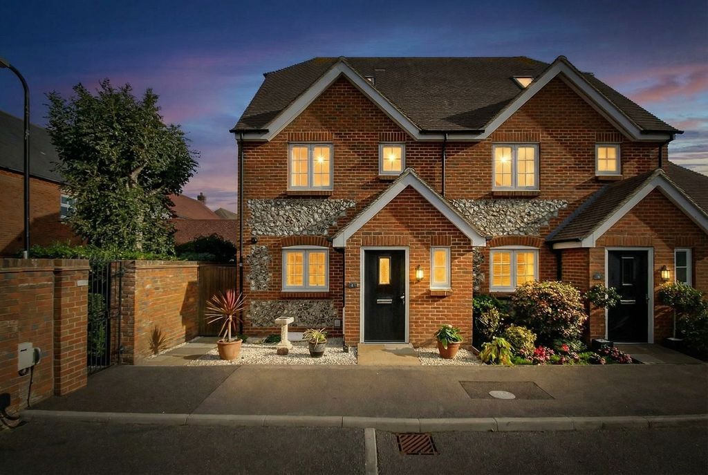 Property photo 1 of 17 Twilight