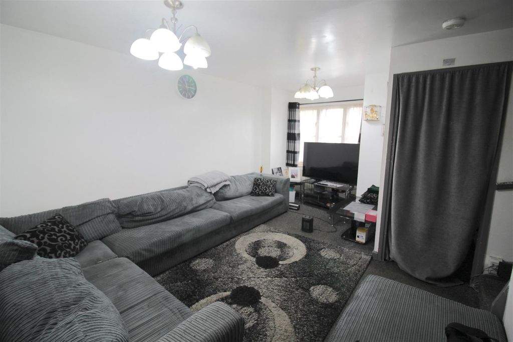 Property photo 2 of 7 Lounge