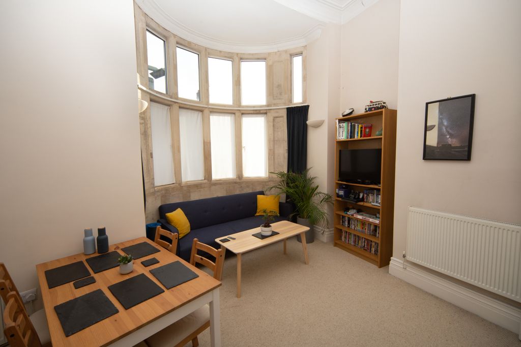 Property photo 3 of 9 Photo 03