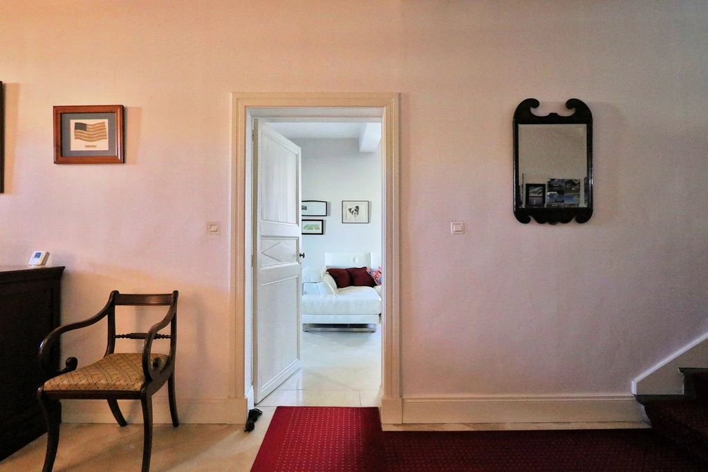 Property photo 3 of 28