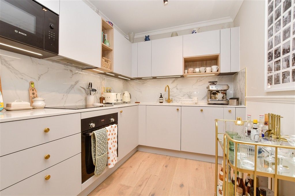 Property photo 1 of 9 Kitchen / Lounge