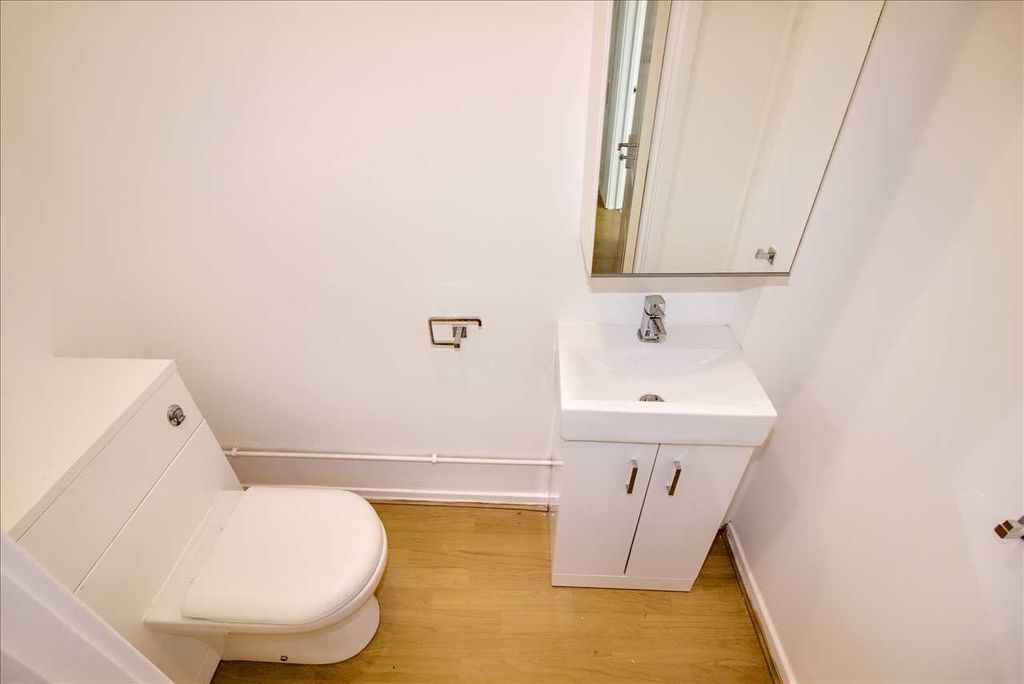 Property photo 2 of 9 Cloakroom