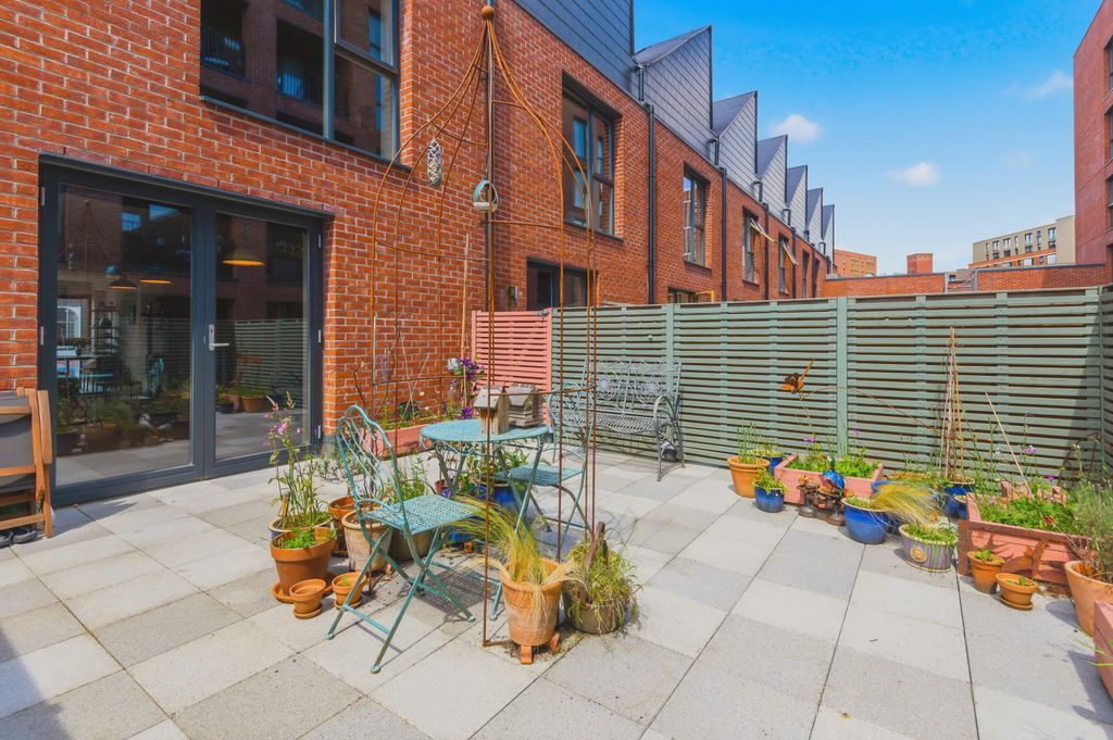 Additional image 11 of 3 bed town house for saleFoundry Side, Ironworks LS11