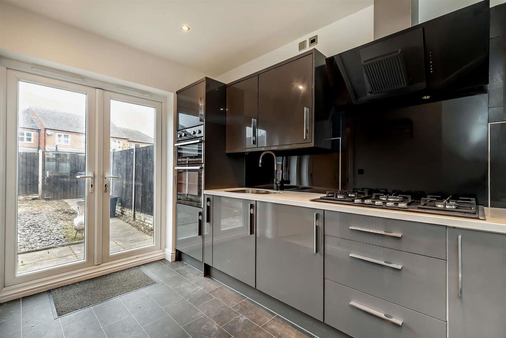 Property photo 2 of 12 8665574-Interior14-800.Jpg