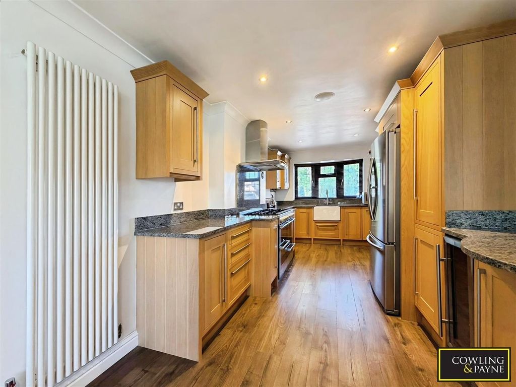 Property photo 2 of 19 Kitchen