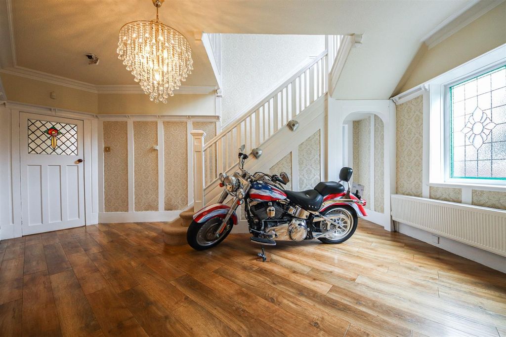 Property photo 3 of 47 4586546