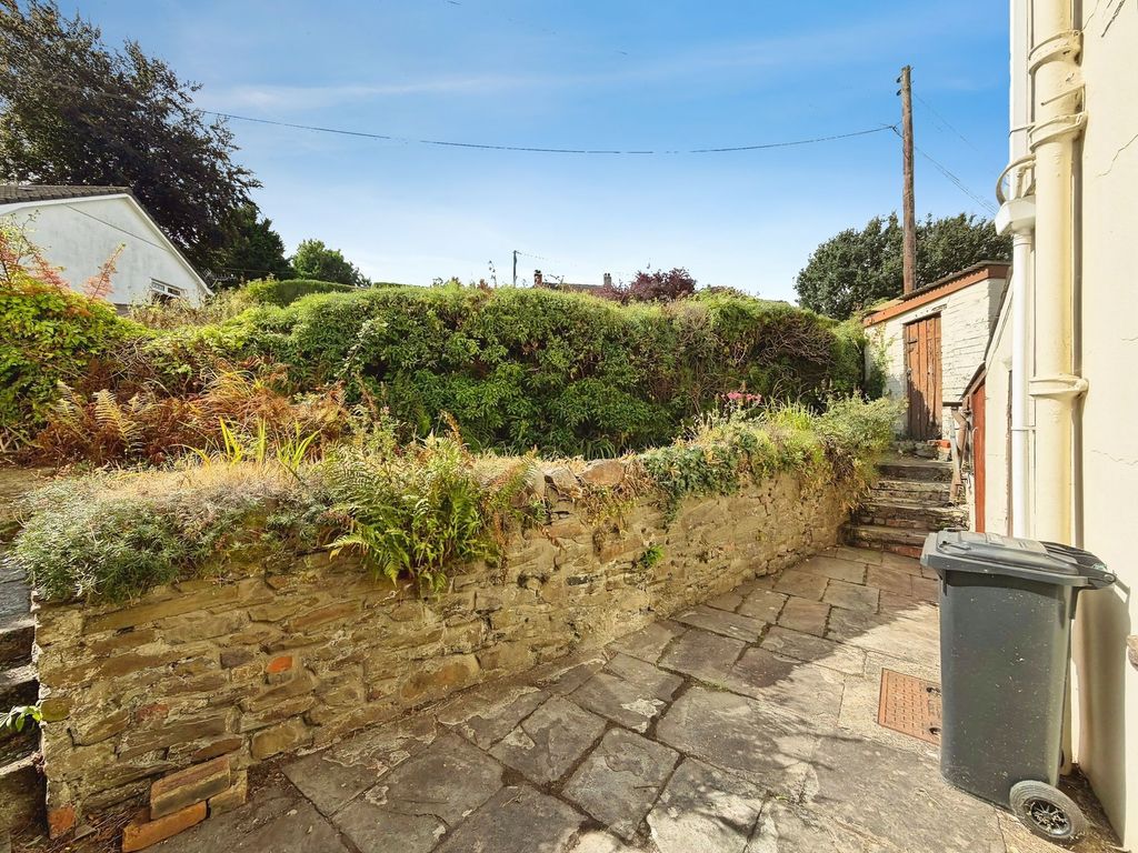 Property photo 2 of 28