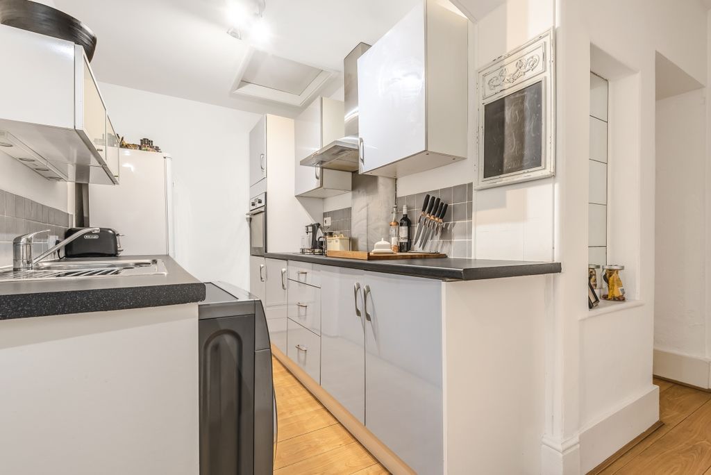 Property photo 3 of 4 Kitchen