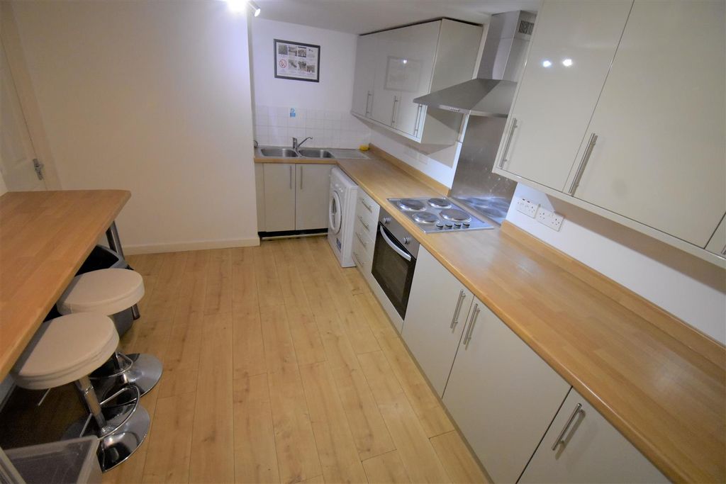 Property photo 3 of 7 Kitchen 250219 4.Jpg