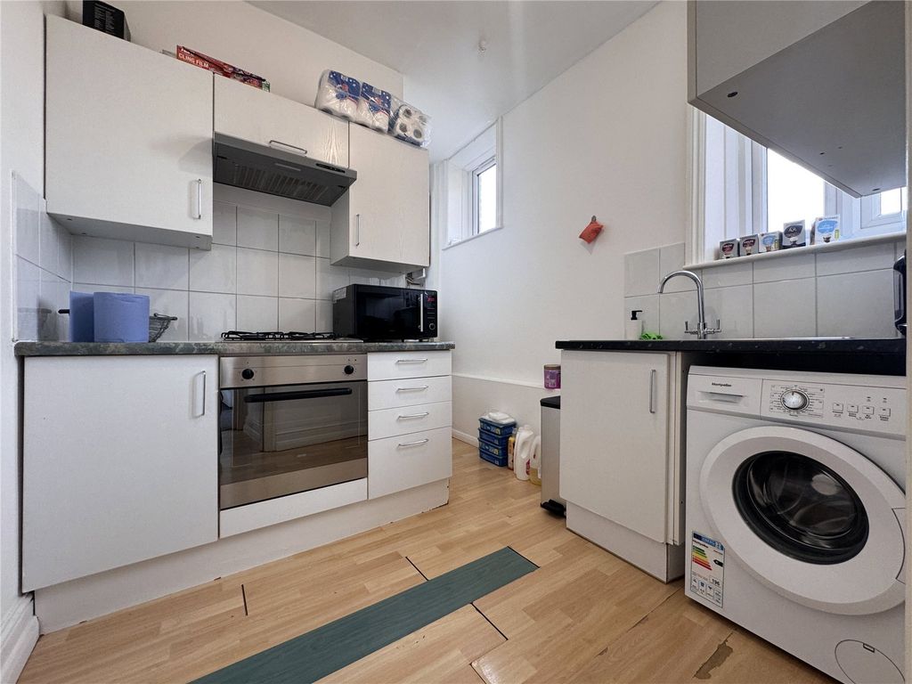 Property photo 3 of 8 Picture No. 11