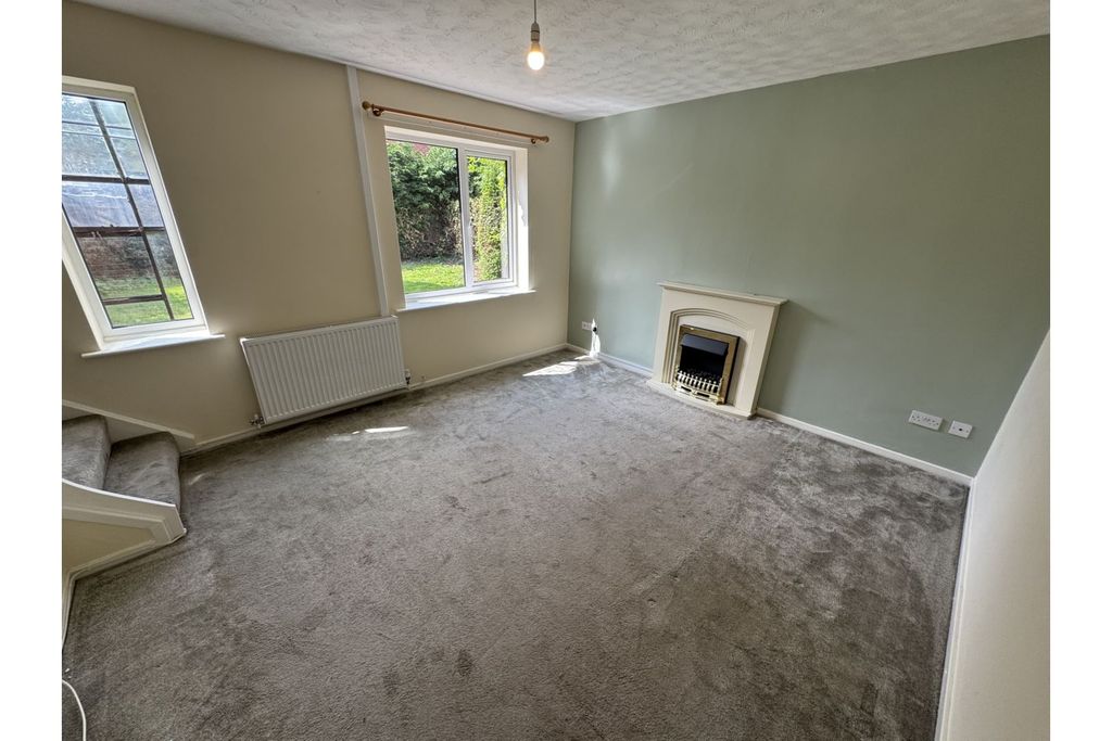 Property photo 3 of 11 Living Room