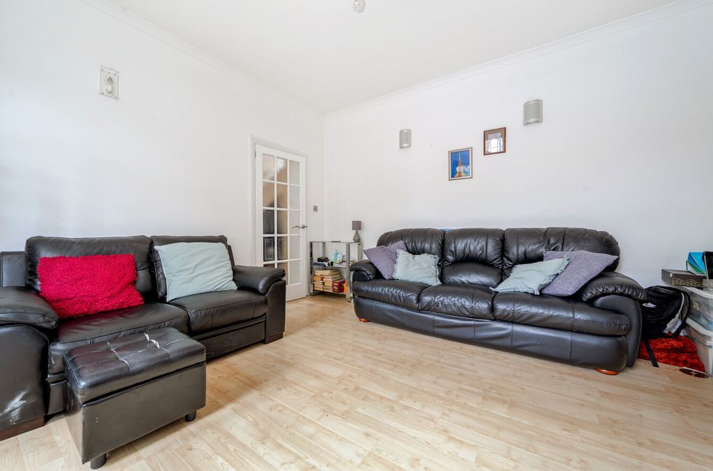 Property photo 3 of 16 1330801-11-688204...