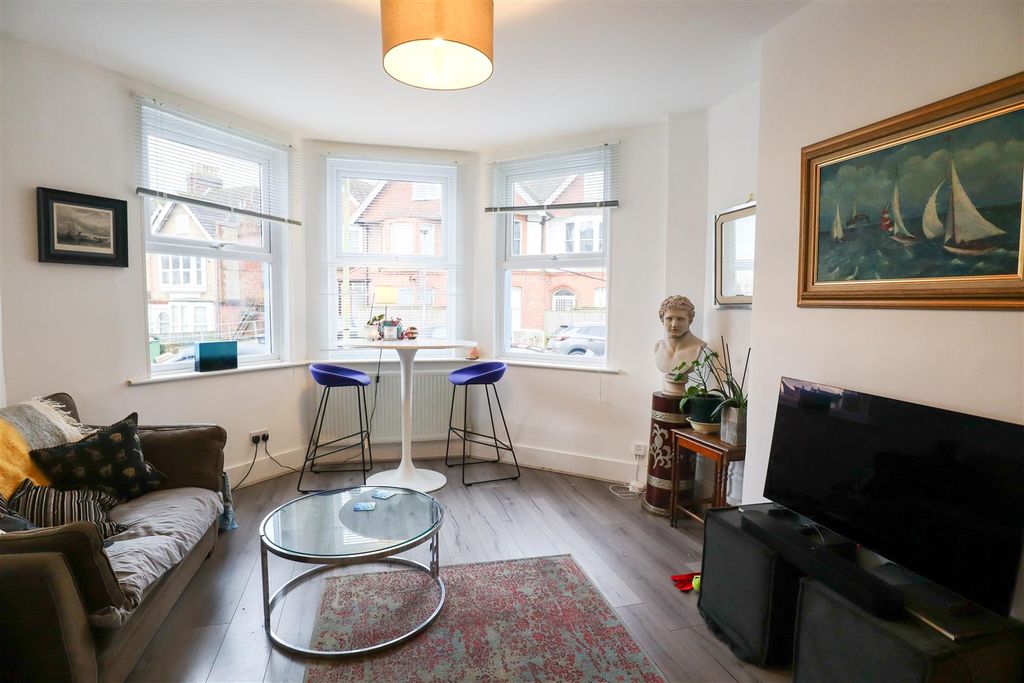 Property photo 3 of 10 Living Room