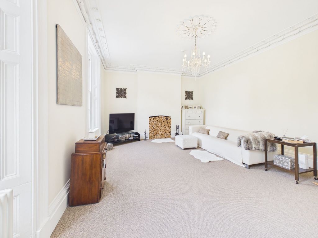 Property photo 3 of 31