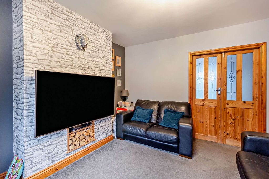 Property photo 2 of 25