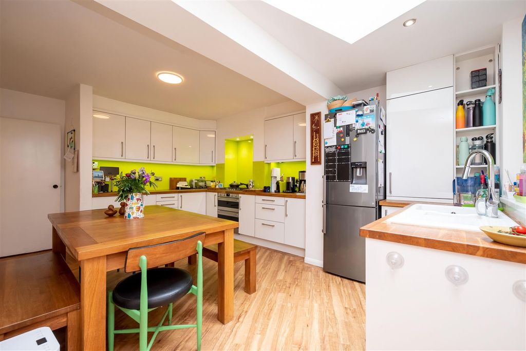 Property photo 3 of 16 Kitchen/Diner