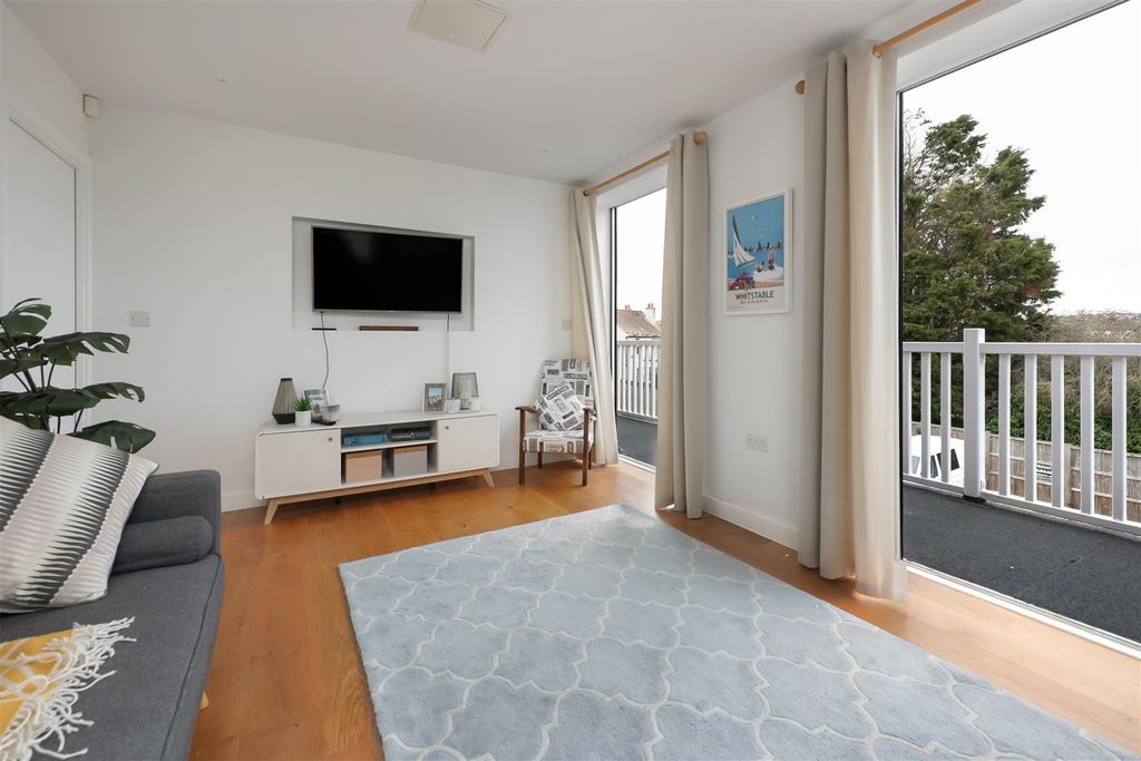 Property photo 1 of 16 Wheatley Road, Whitstable