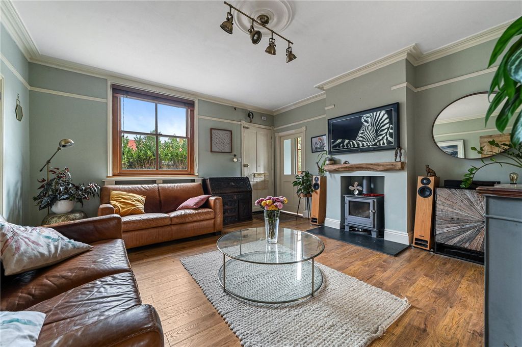 Property photo 2 of 31 Living Room