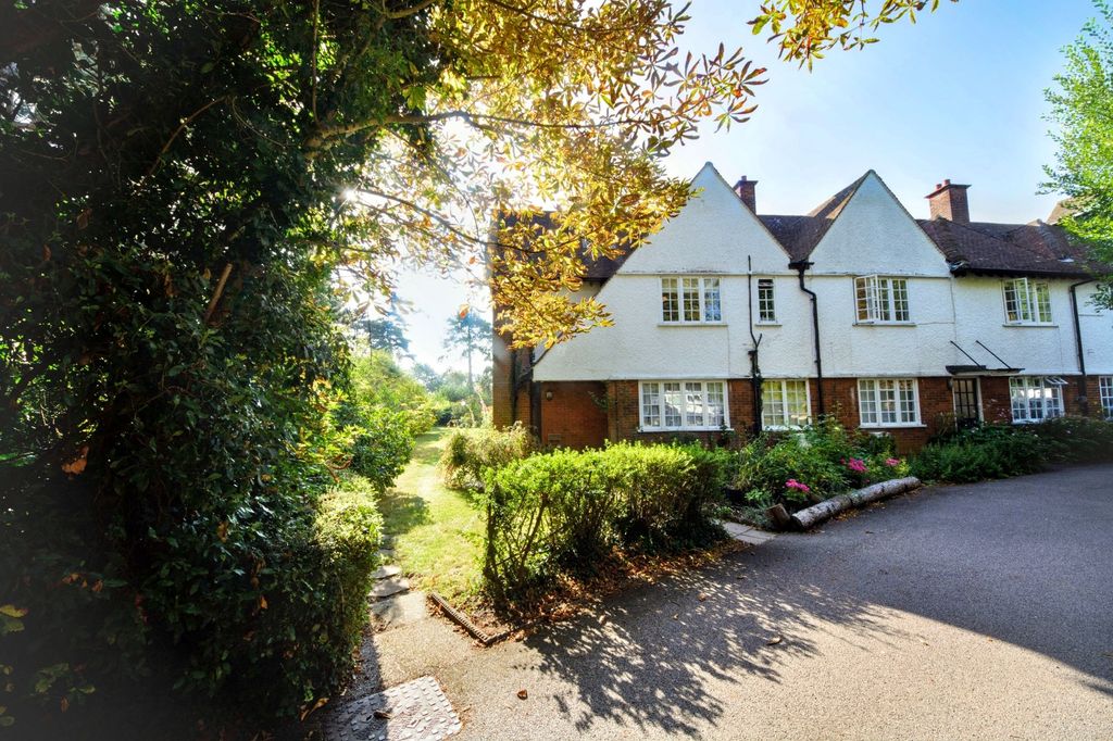 Property photo 3 of 14 Flat 8, Sollershott Hall, Letchworth Garden City, Sg6 3Pn