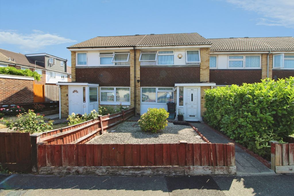 Property photo 1 of 17 Three Bedroom Terraced House For Sale