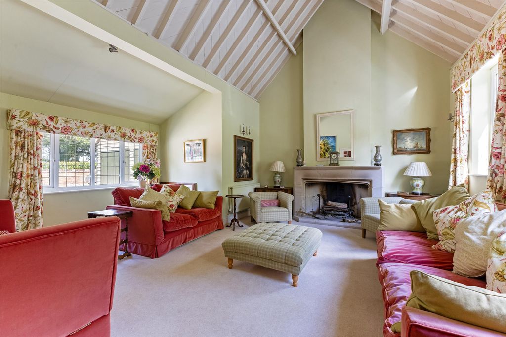 Property photo 2 of 17 Image